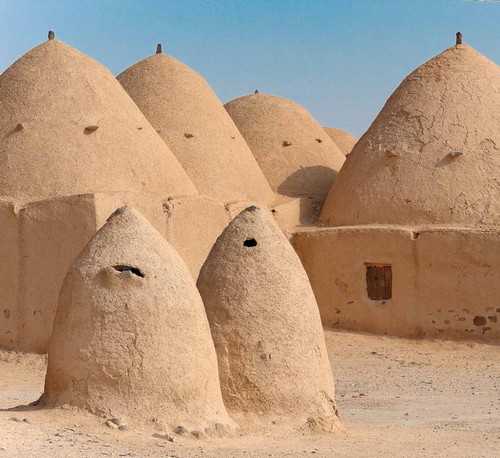 2/ - Earthen Domes et Habitats. Villages of Northern Syria. An Architectural tradition shared by East and West