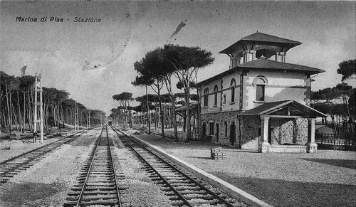3/ - La stazione di Marina di Pisa in una cartolina d'epoca