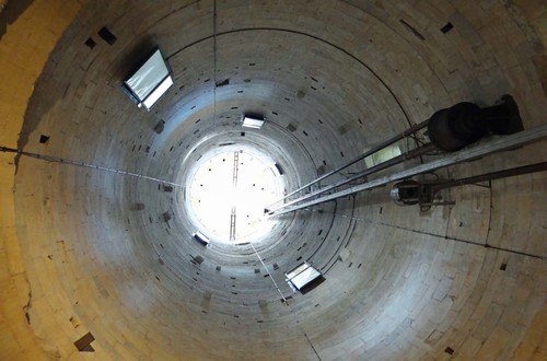 4/ - Leaning tower, inside the hollow shaft