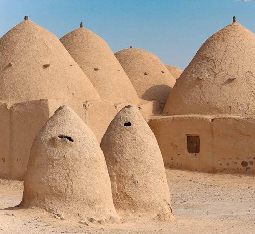 2/ - Earthen Domes et Habitats. Villages of Northern Syria. An Architectural tradition shared by East and West