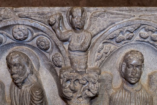 6/ - Particolare del fonte battesimale